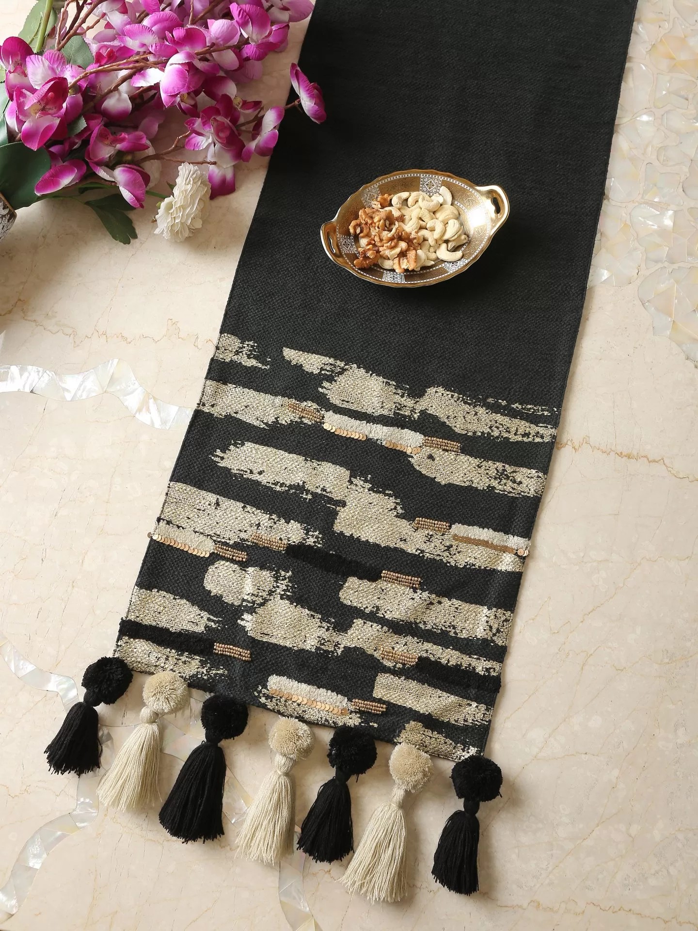Charcoal black table runner - Amoliconcepts