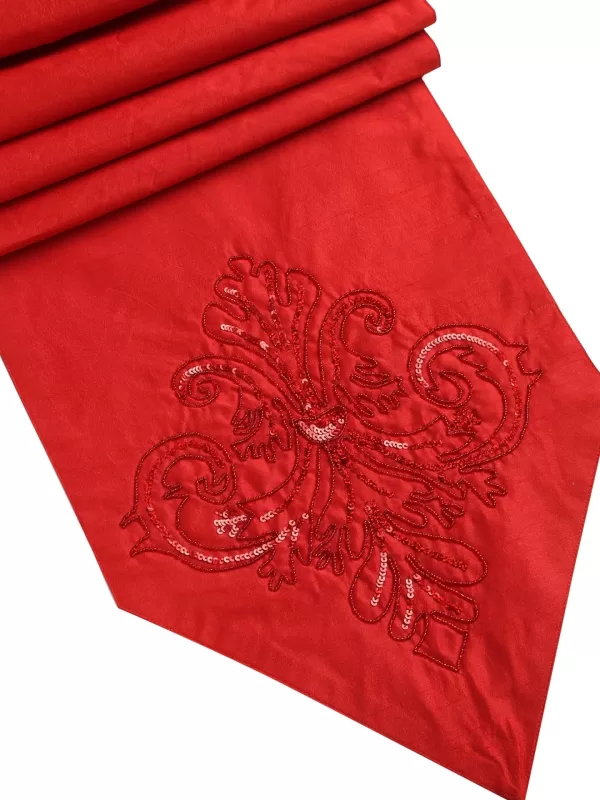 Red table runner with tone on tone - Amoliconcepts