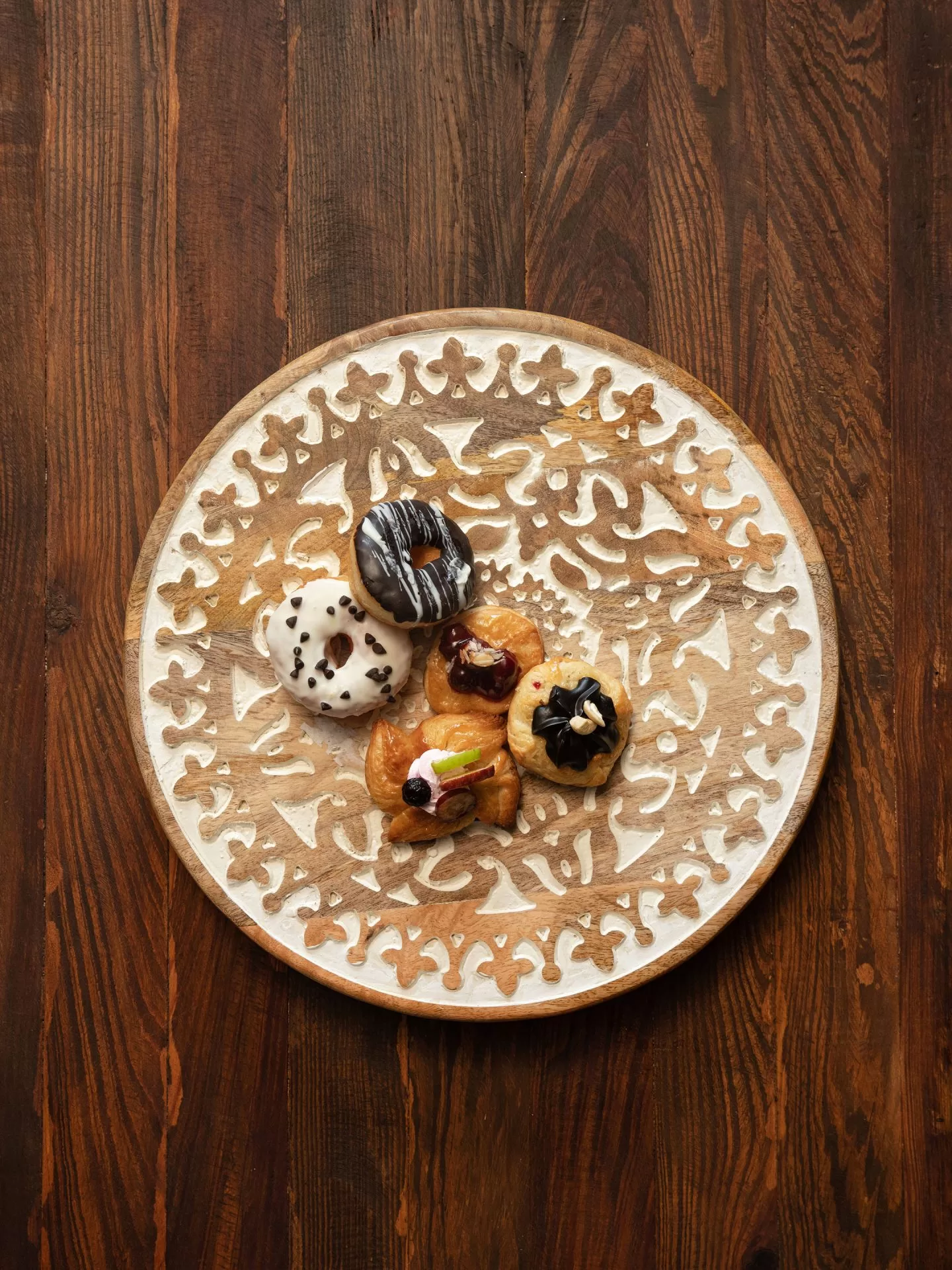 Extensively Carved Lazy Susan Platter – Amoliconcepts