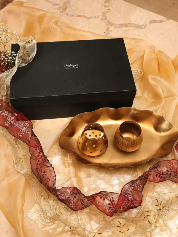 Matt Gold tray with vase and Tealight holder in a gift Box - Amoliconcepts