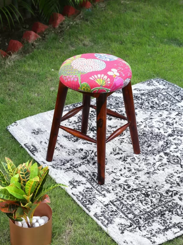 Round wooden stool with kantha cushioned top - Amoliconcepts