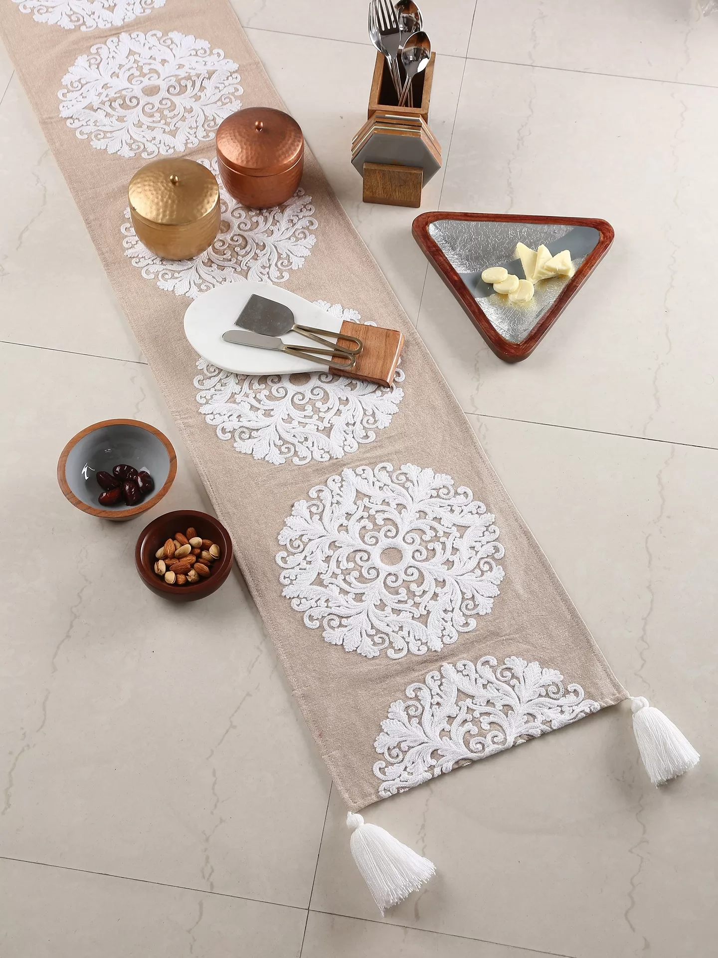 Elegant ivory embroidered cotton table runner - Amoliconcepts