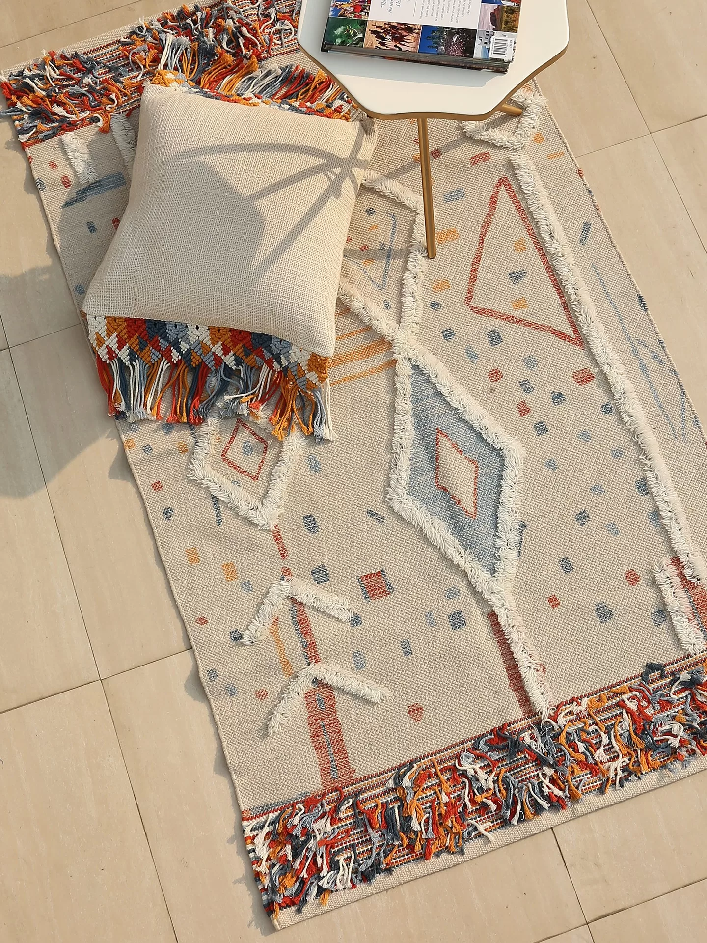 Tufted Rug with multicolor tassel border - Amoliconcepts